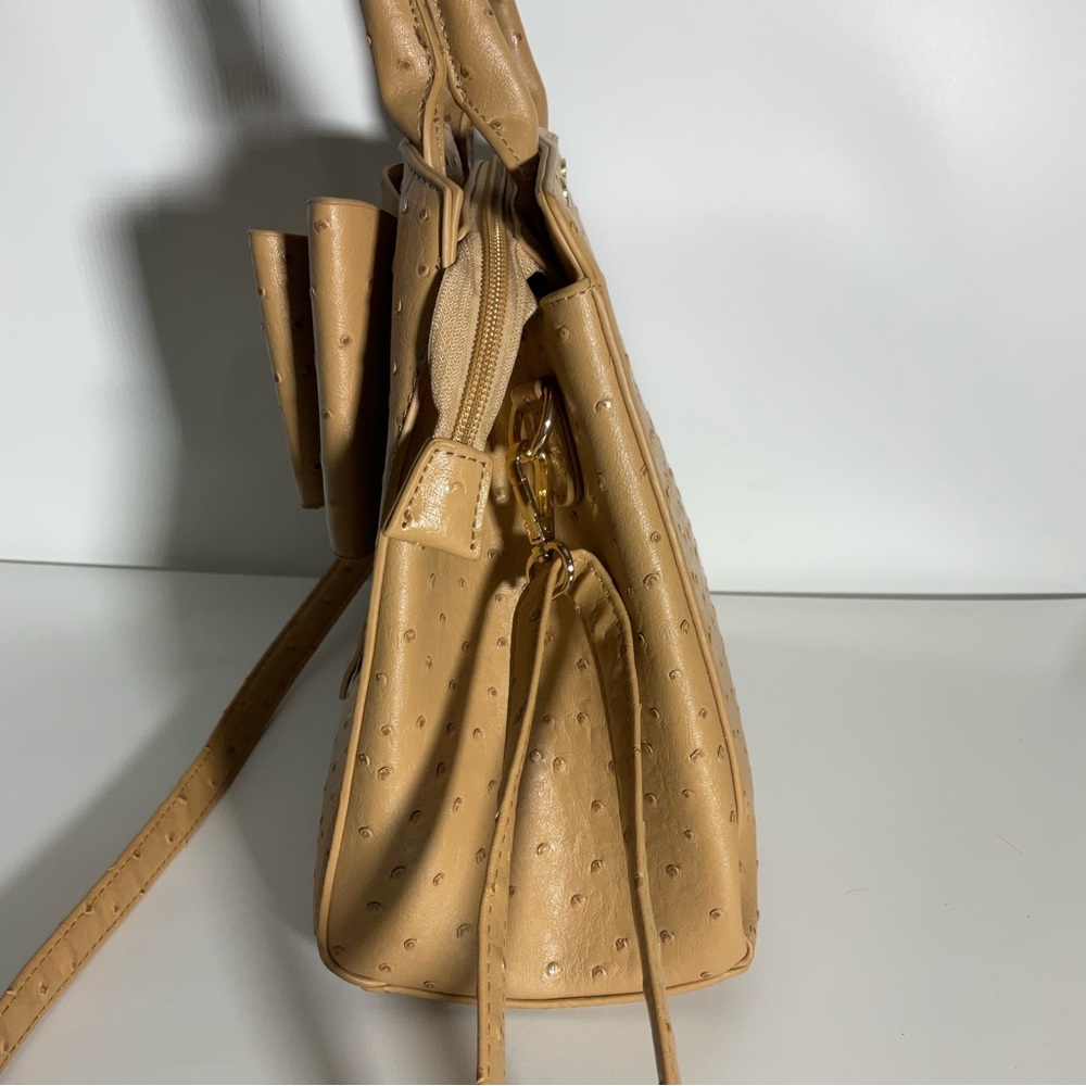 Crossi Woman’s Ostrich Faux Leather Bow Camel Tan Double Pocket Gold Zip Bag - Picture 7 of 16